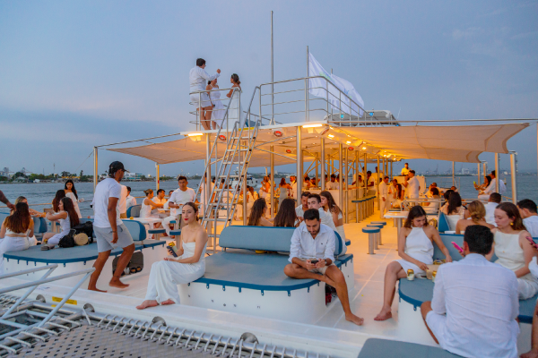 Tour Bahía Catamarán en Flamante